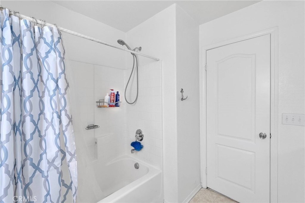 13223 La Crescenta Avenue