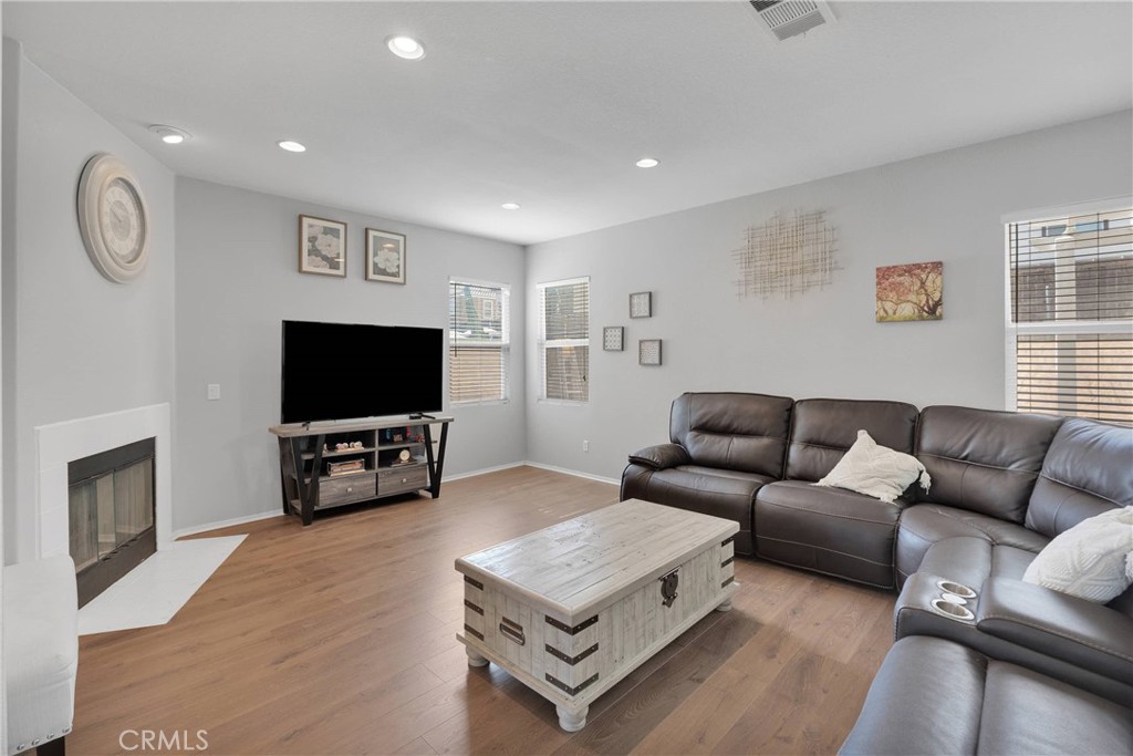 13223 La Crescenta Avenue