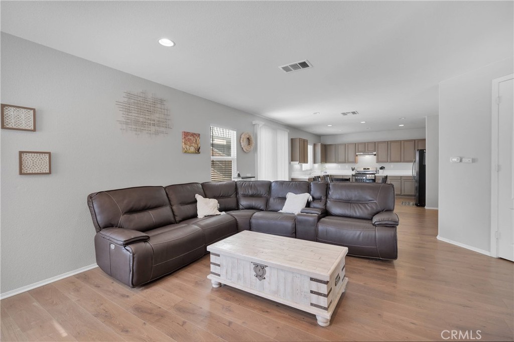 13223 La Crescenta Avenue