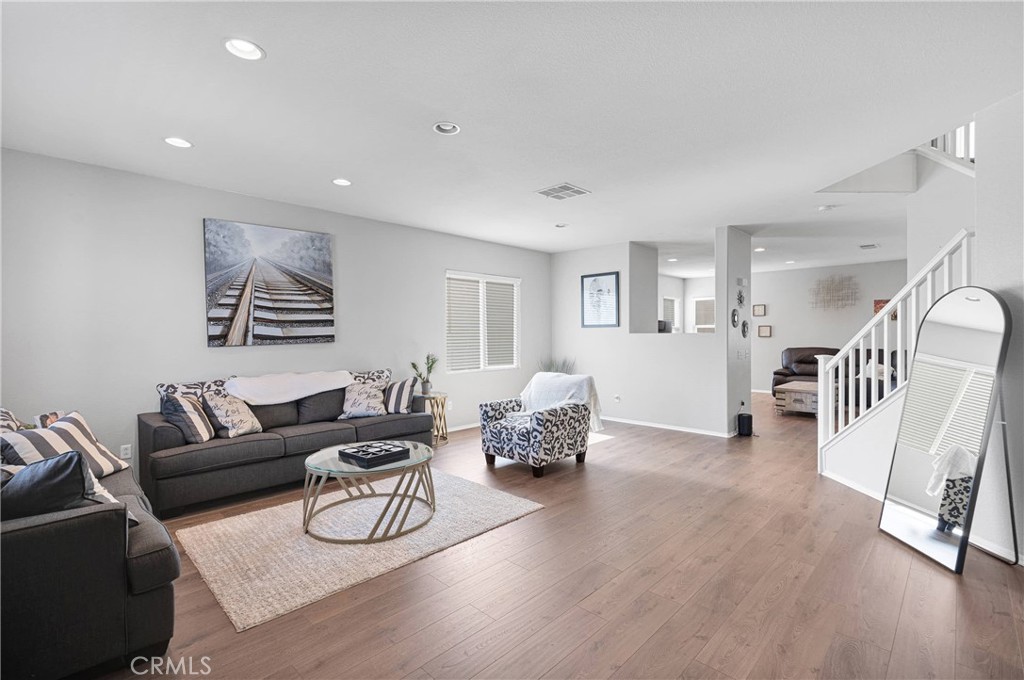 13223 La Crescenta Avenue