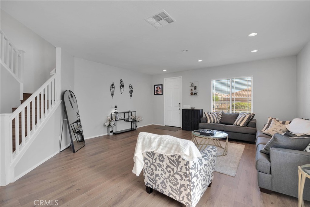 13223 La Crescenta Avenue