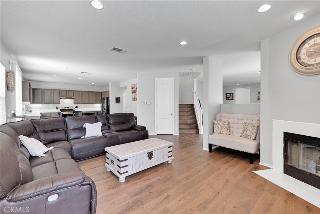 13223 La Crescenta Avenue