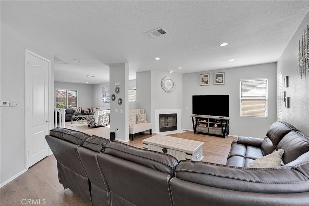 13223 La Crescenta Avenue