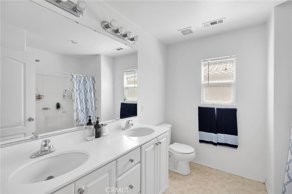 13223 La Crescenta Avenue