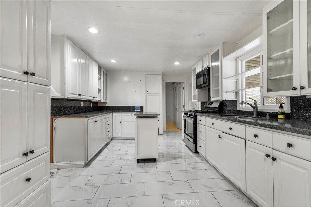200 W San Bernardino Avenue 35