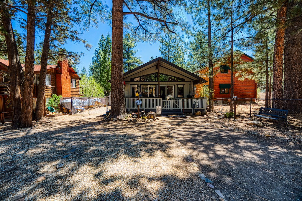 1150 Pine Ridge Lane