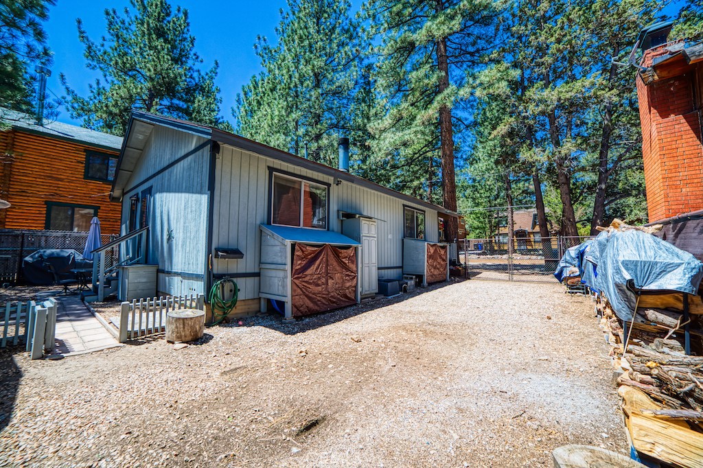 1150 Pine Ridge Lane