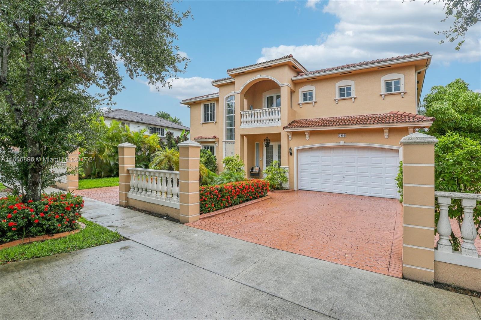 7802 NW 165th Ter