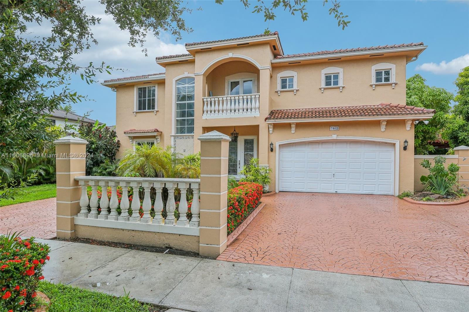 7802 NW 165th Ter