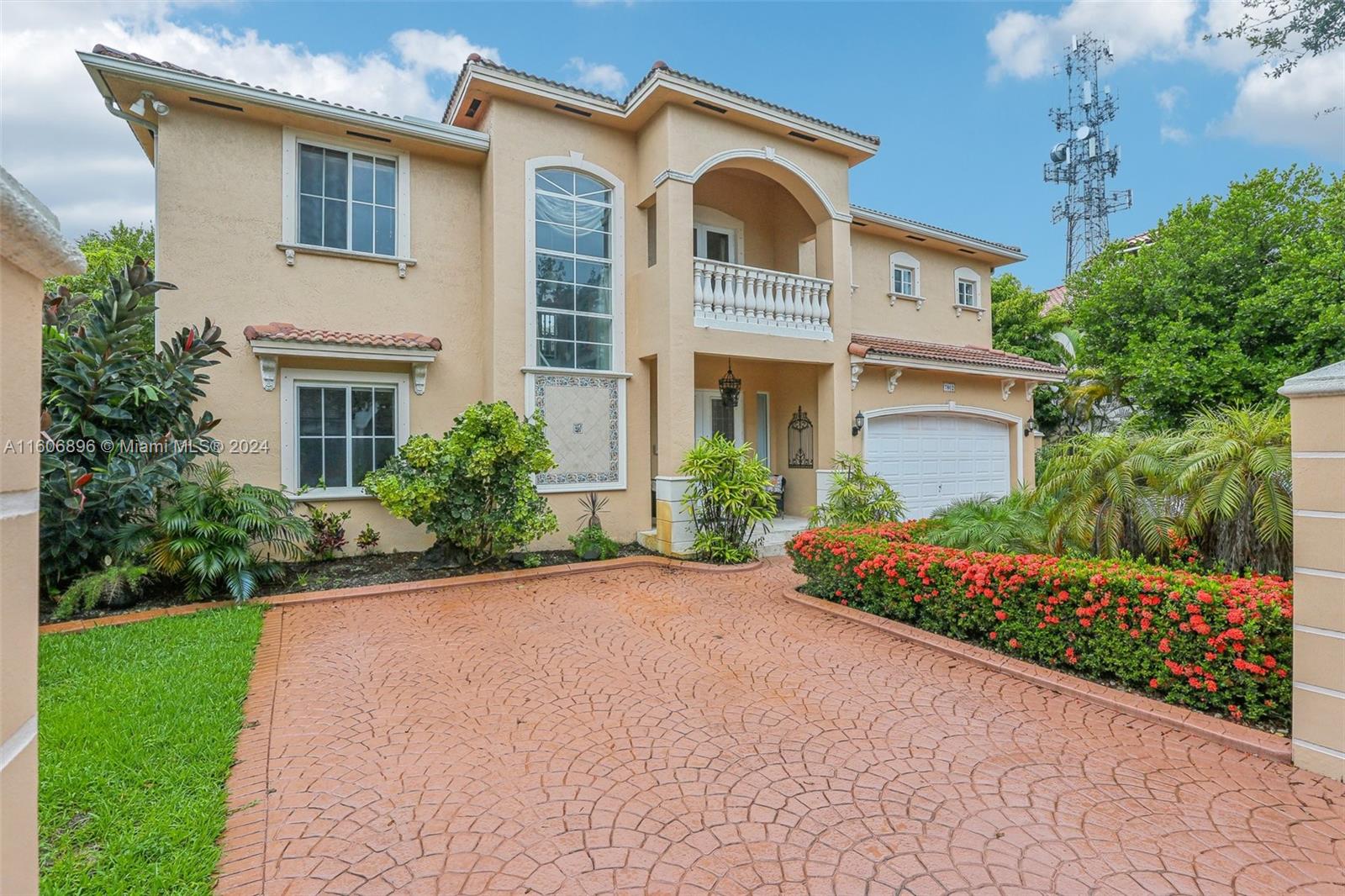 7802 NW 165th Ter