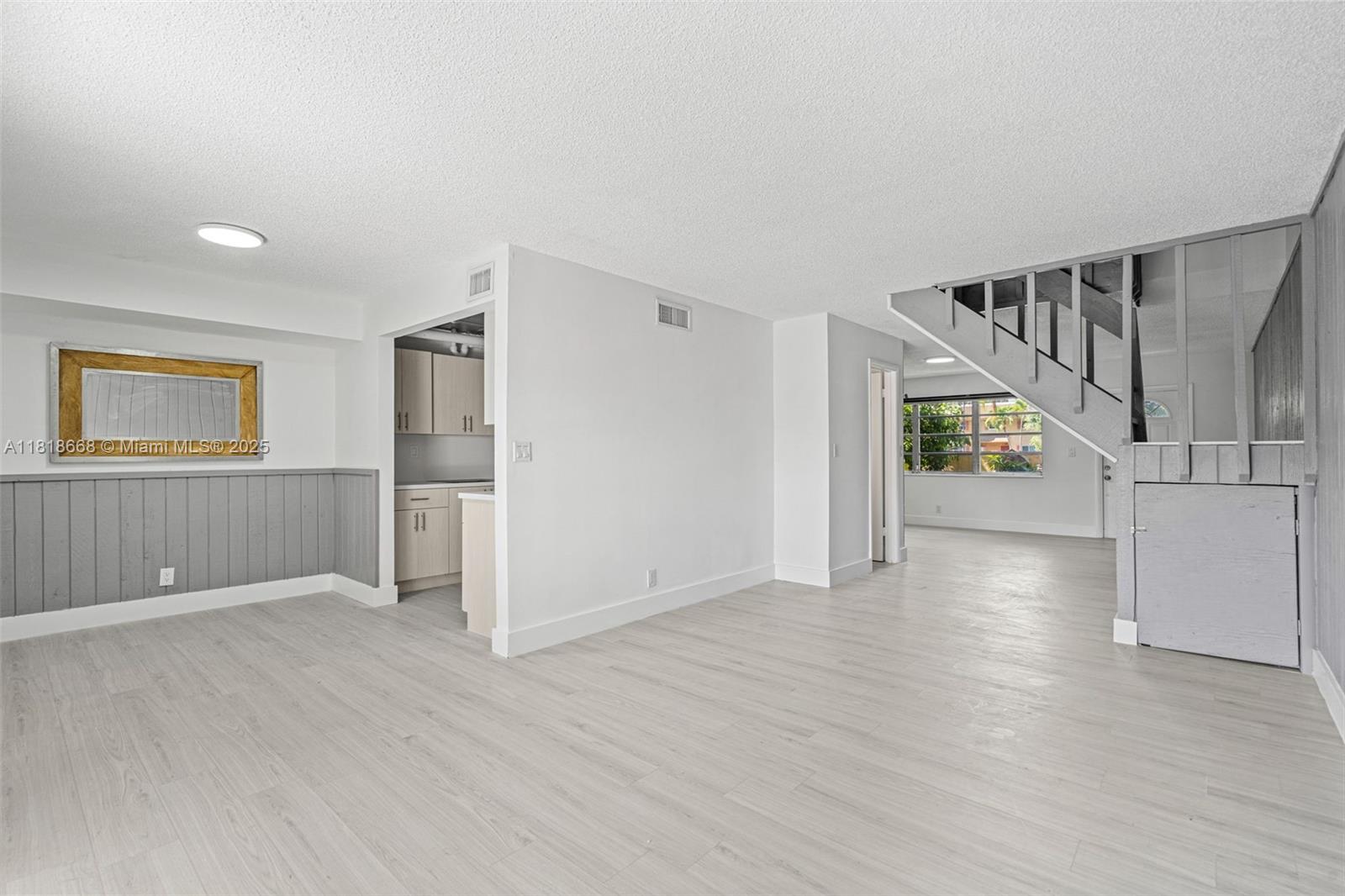 7175 Nova Dr # 303