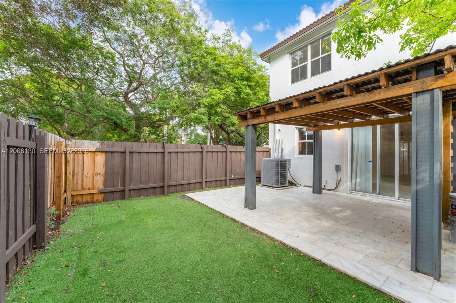 1072 NE 30th Ave
