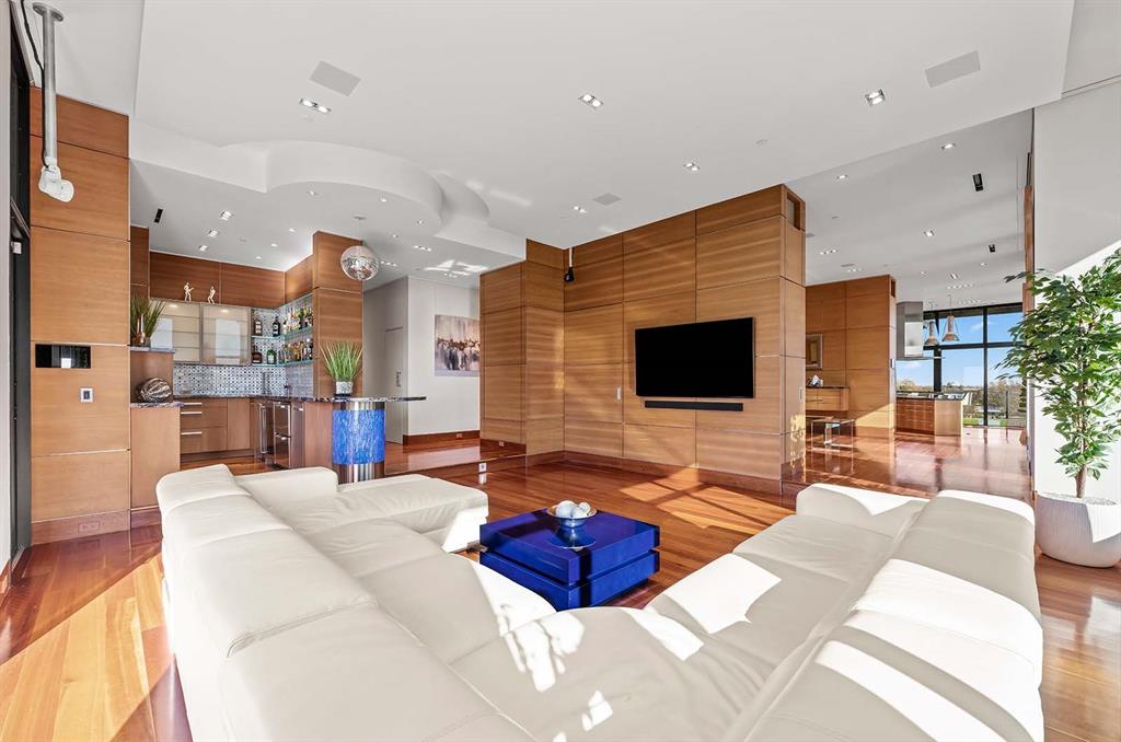 301 NE 4th Street Unit: PH