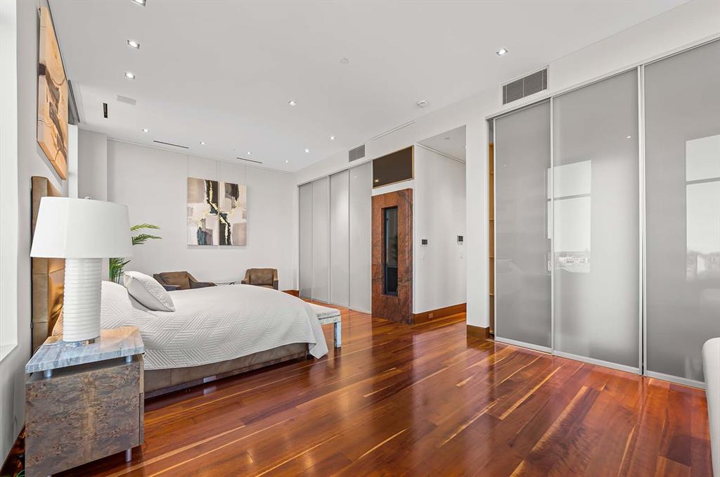 301 NE 4th Street Unit: PH