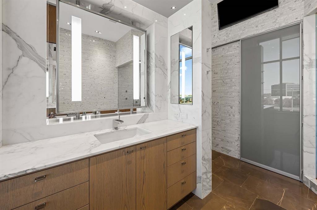 301 NE 4th Street Unit: PH