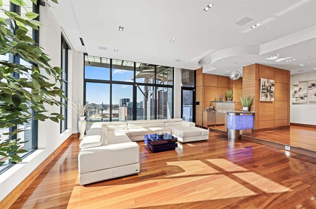 301 NE 4th Street Unit: PH