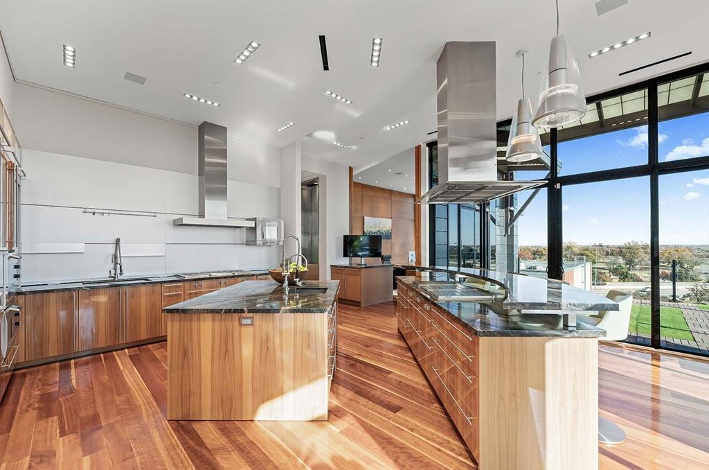 301 NE 4th Street Unit: PH