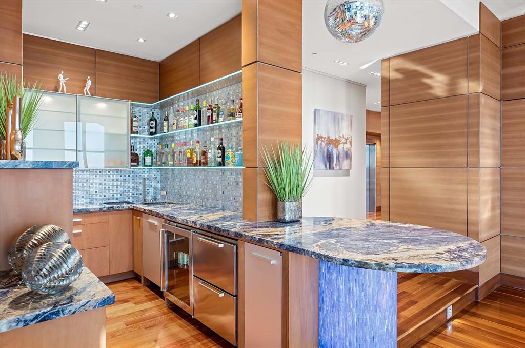 301 NE 4th Street Unit: PH