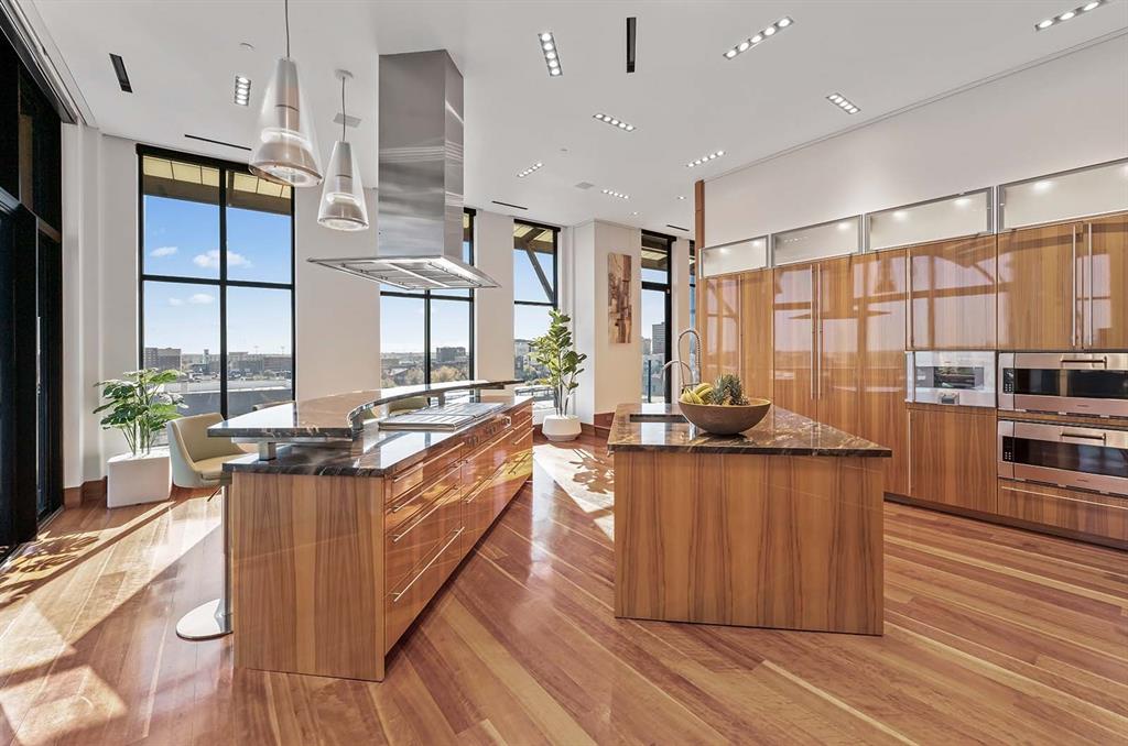 301 NE 4th Street Unit: PH