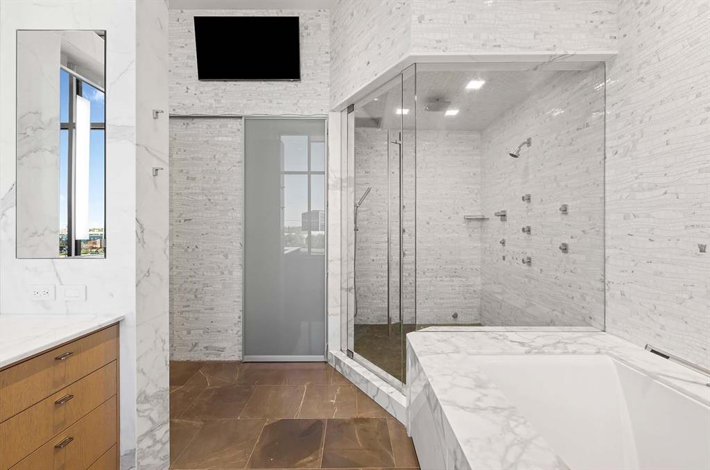 301 NE 4th Street Unit: PH