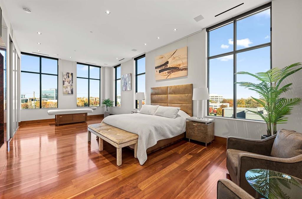 301 NE 4th Street Unit: PH