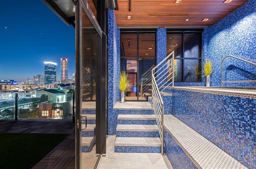 301 NE 4th Street Unit: PH
