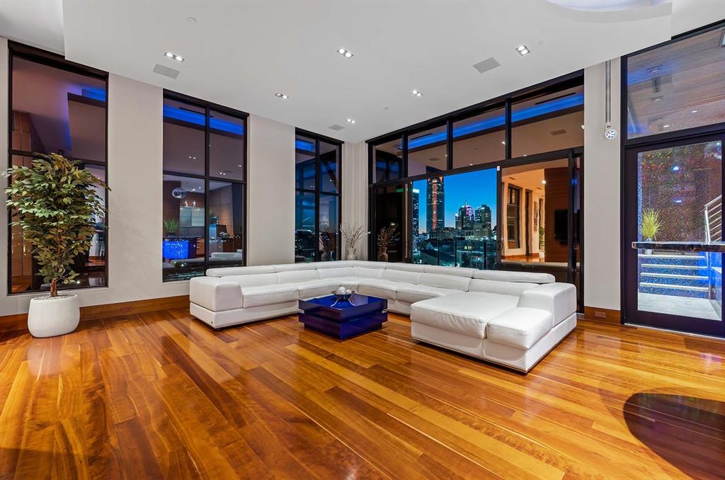 301 NE 4th Street Unit: PH