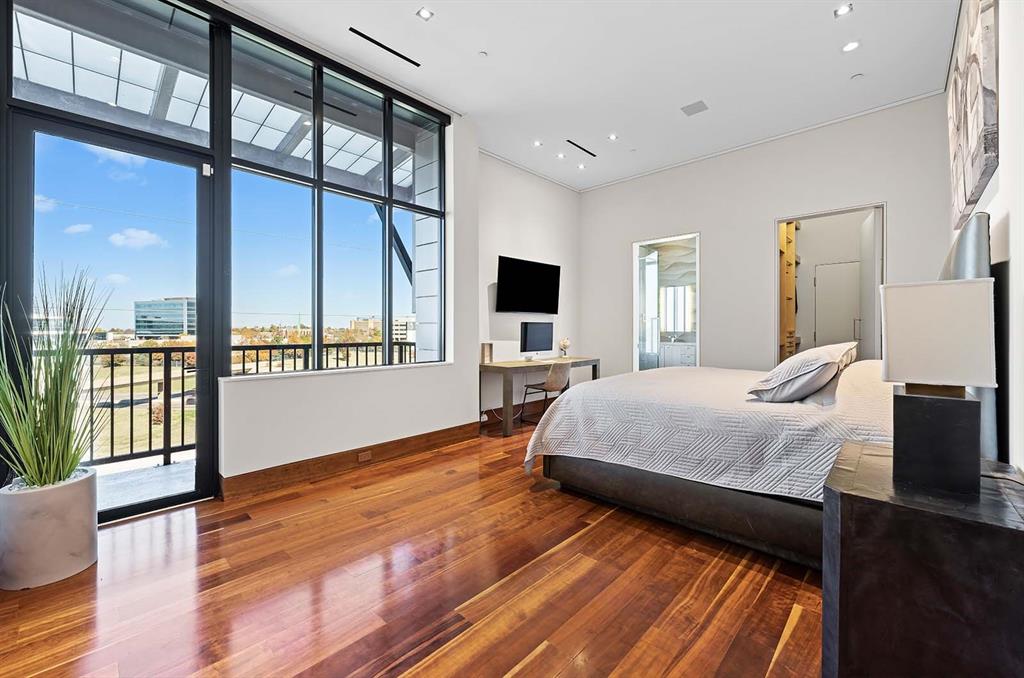 301 NE 4th Street Unit: PH