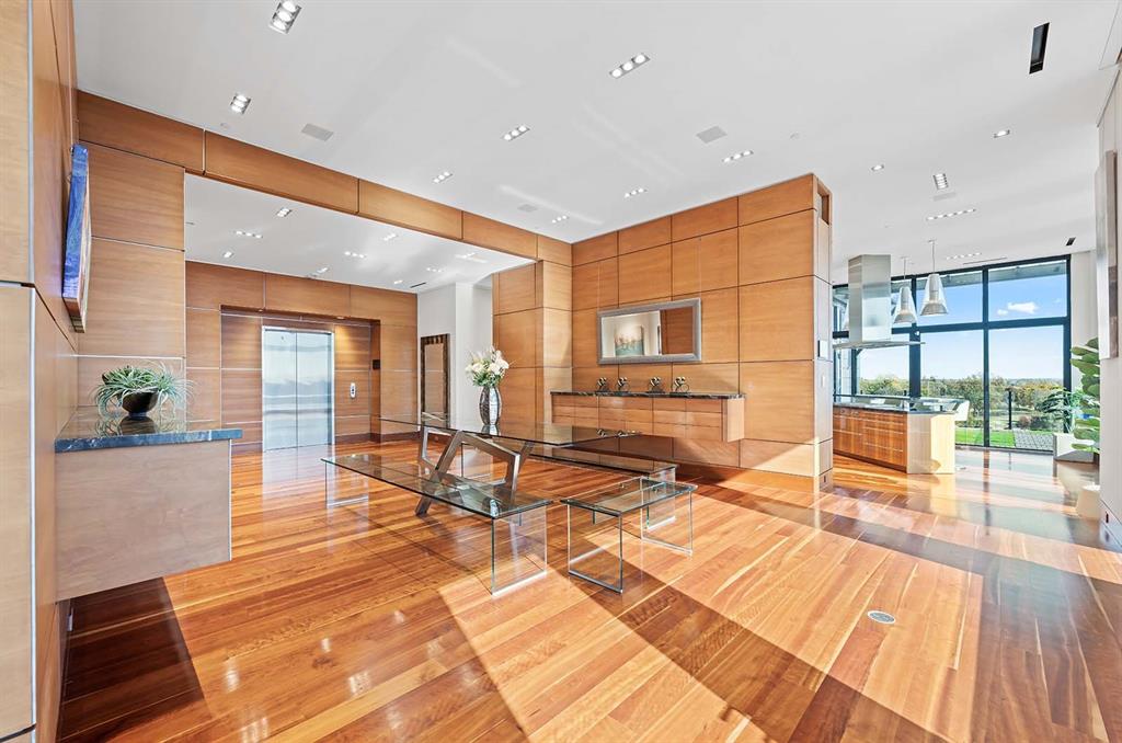 301 NE 4th Street Unit: PH