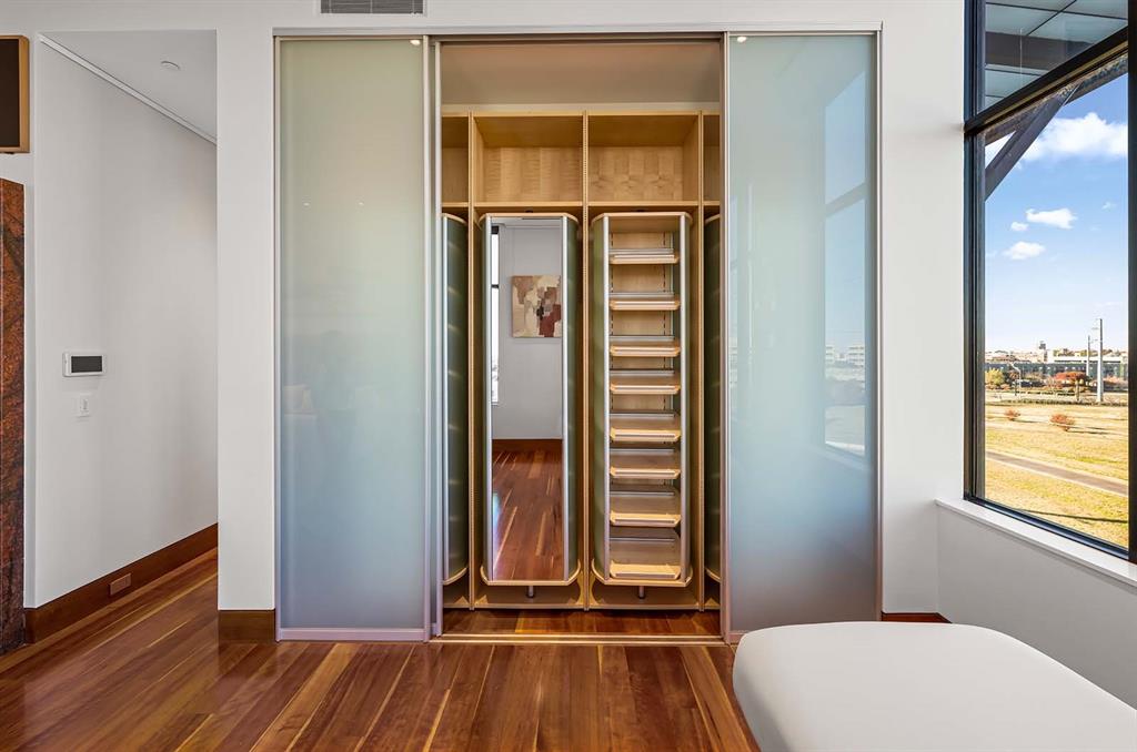 301 NE 4th Street Unit: PH