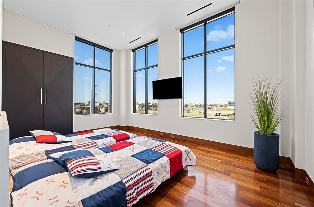 301 NE 4th Street Unit: PH