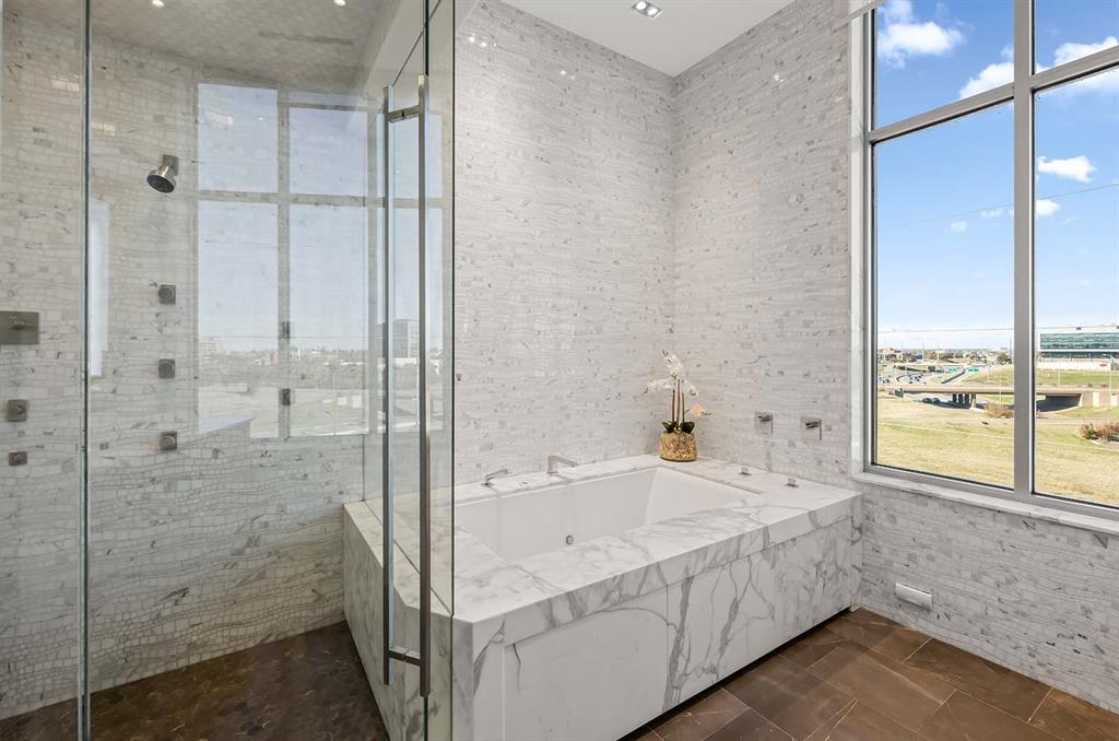 301 NE 4th Street Unit: PH