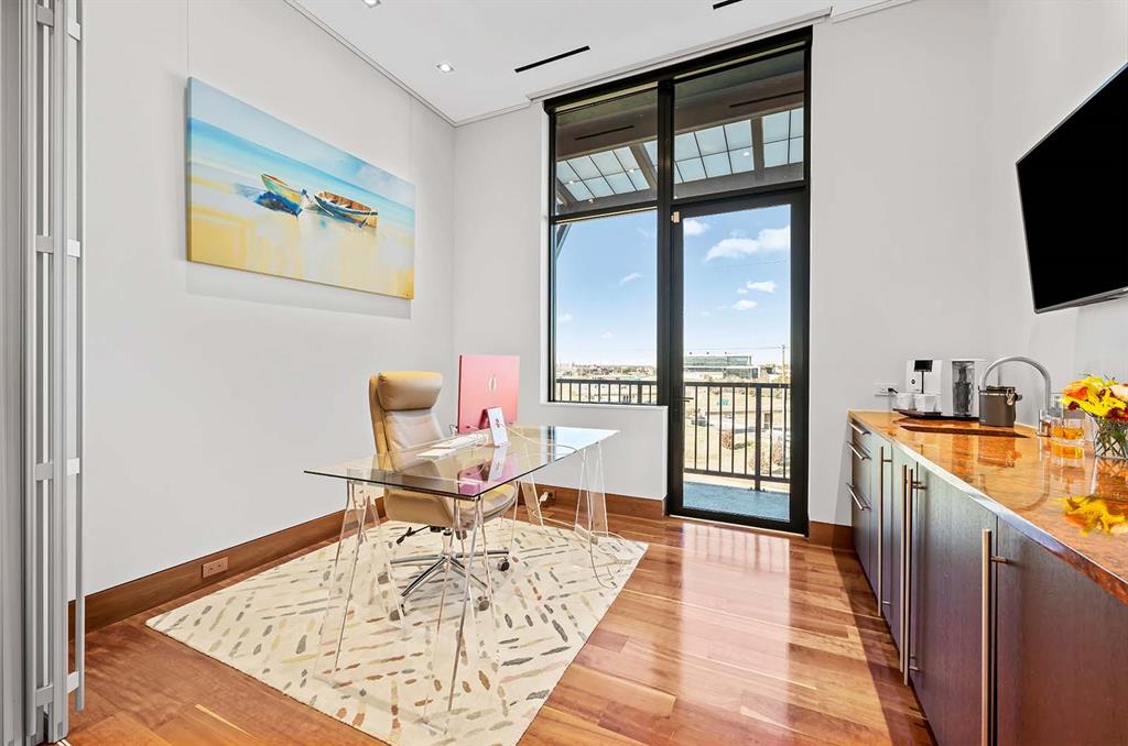 301 NE 4th Street Unit: PH