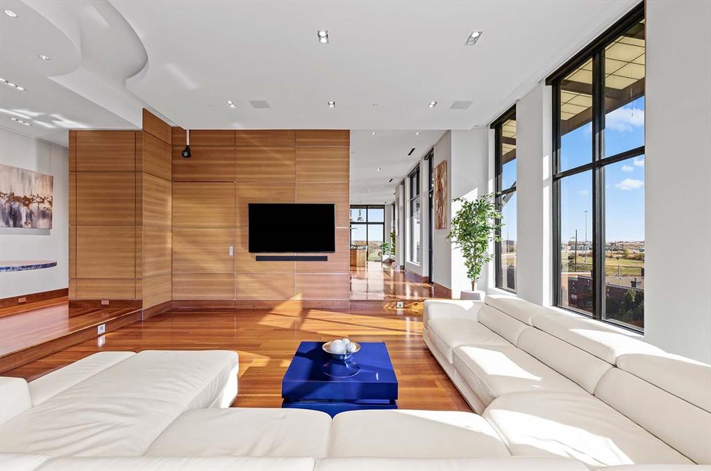 301 NE 4th Street Unit: PH