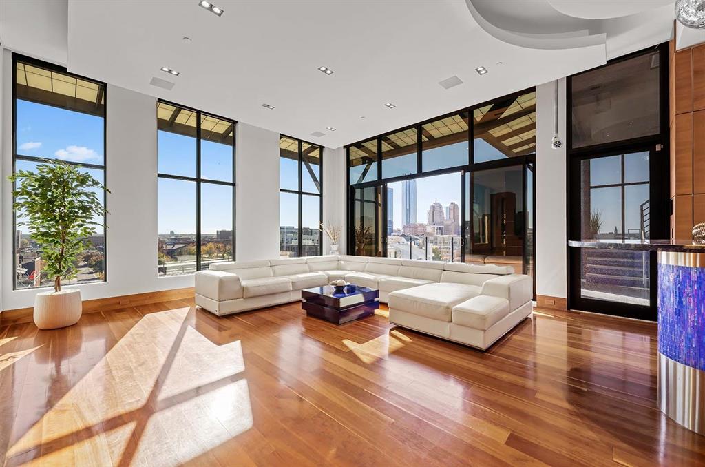 301 NE 4th Street Unit: PH