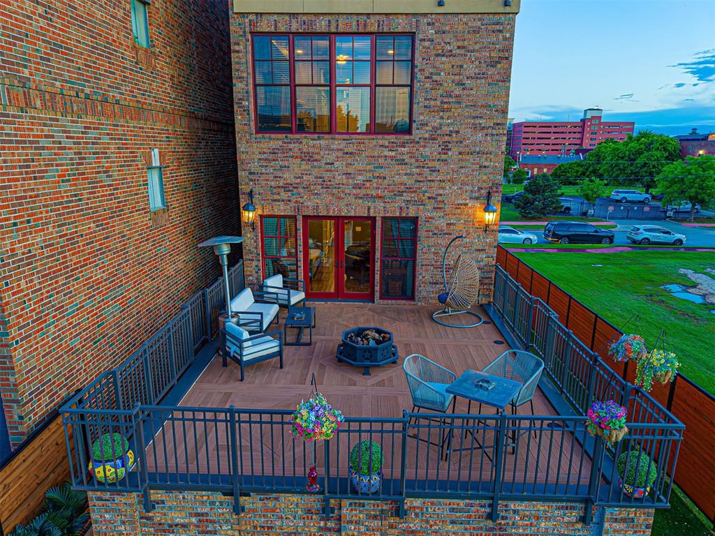 319 NE 1st Street