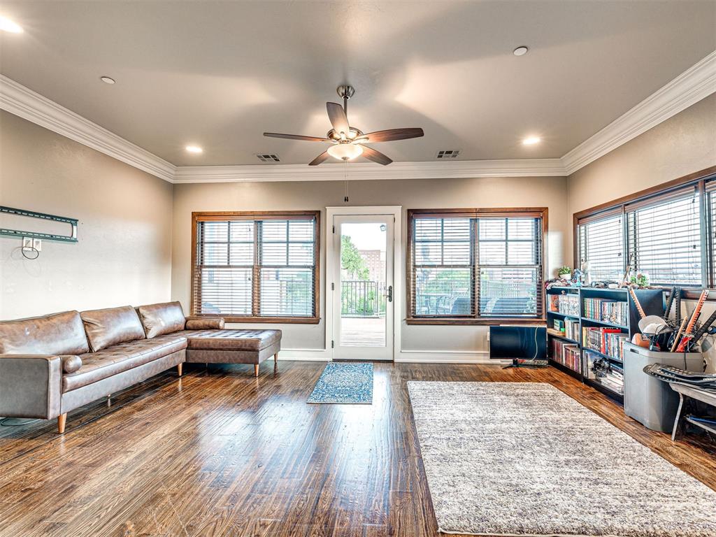 319 NE 1st Street