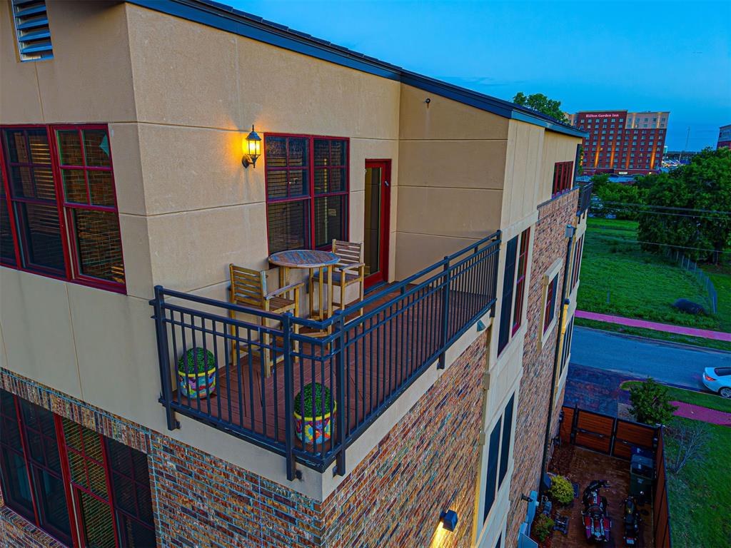 319 NE 1st Street