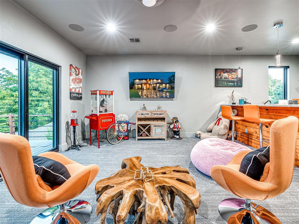 2824 Guilford Lane