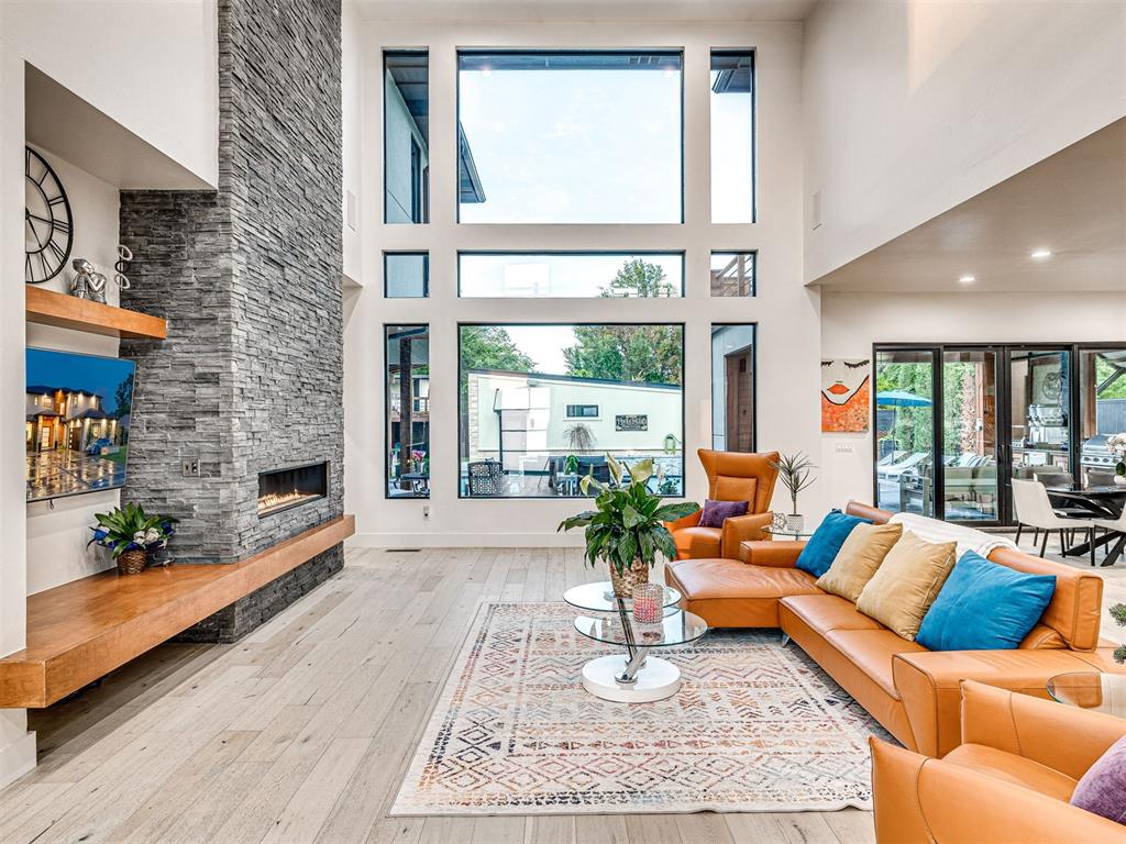 2824 Guilford Lane