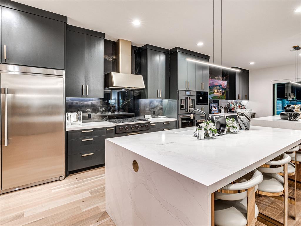 2760 W Country Club Drive