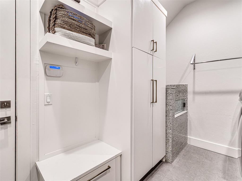 2760 W Country Club Drive