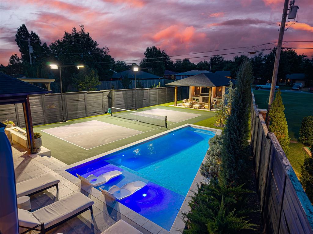 2760 W Country Club Drive