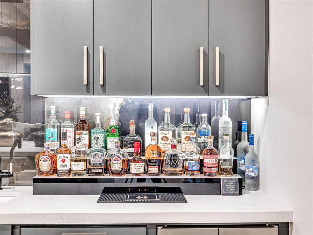 2760 W Country Club Drive