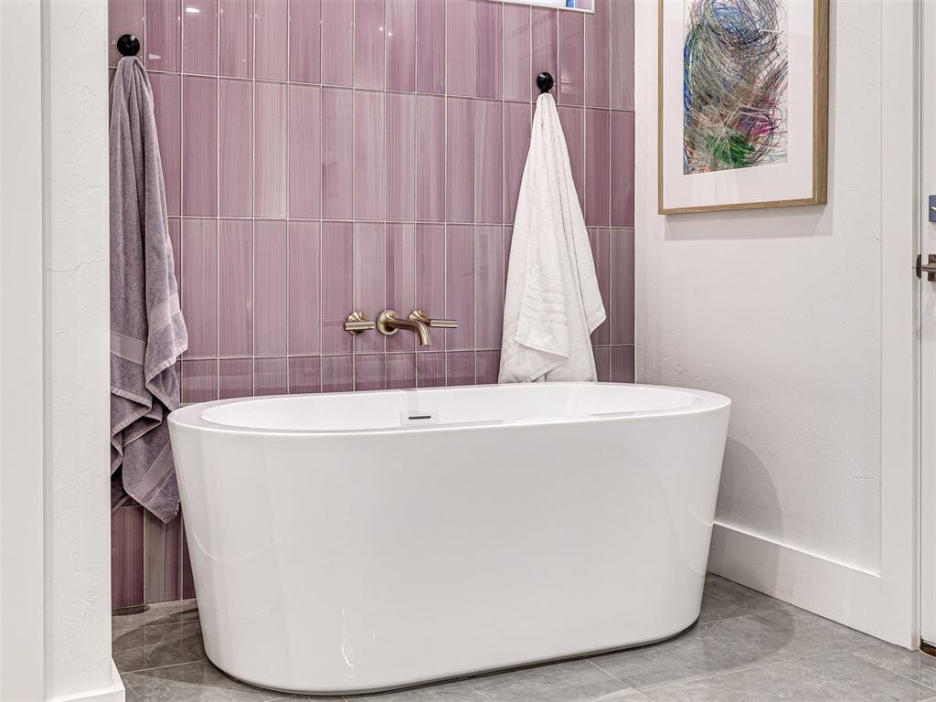 2760 W Country Club Drive