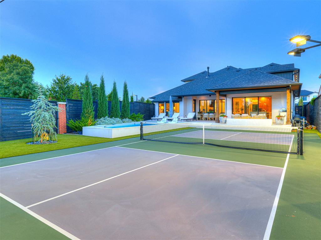 2760 W Country Club Drive