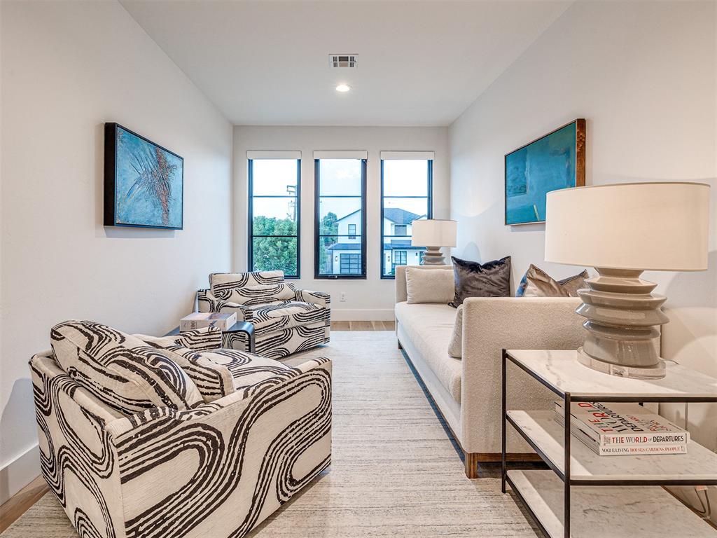 2760 W Country Club Drive