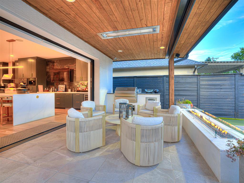 2760 W Country Club Drive