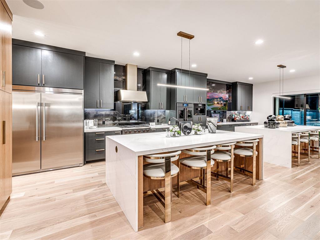 2760 W Country Club Drive