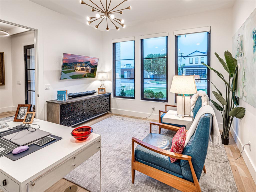 2760 W Country Club Drive